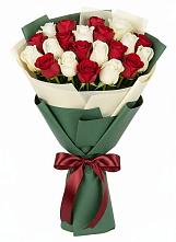 Букет Микс из красных и белых роз в Жуковский