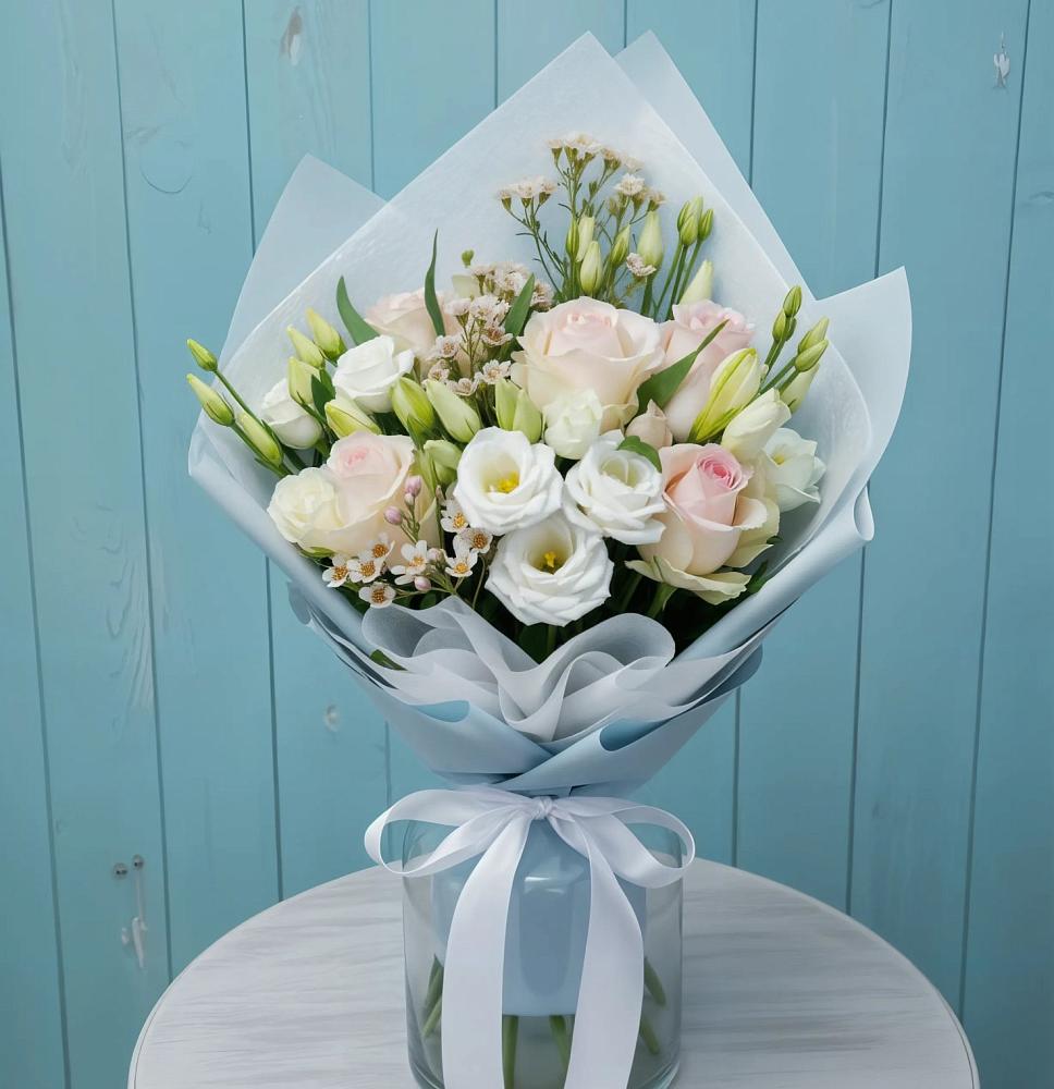 Букет цветов из: Розы и Лизиантусы в Жуковский