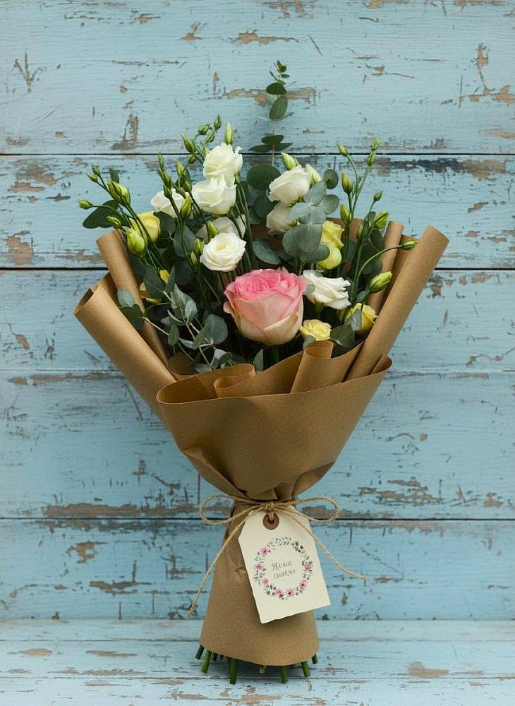 Букет цветов из: Розы и Лизиантусы в Жуковский