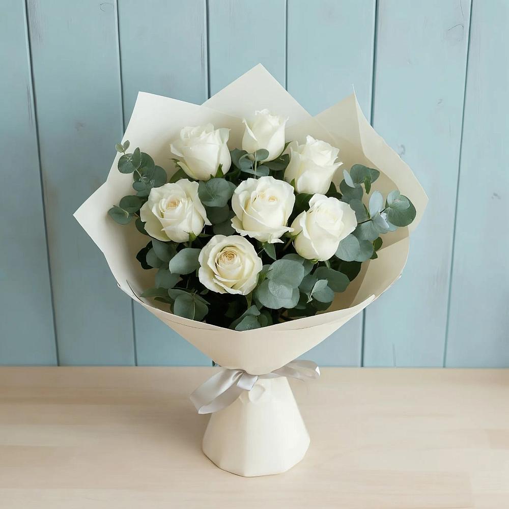 Букет Белые розы в Эвкалипте в Жуковский