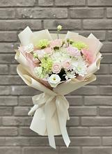 Букет цветов из:  Гвоздики, Розы, Лизиантусы и Хризантемы в Жуковский