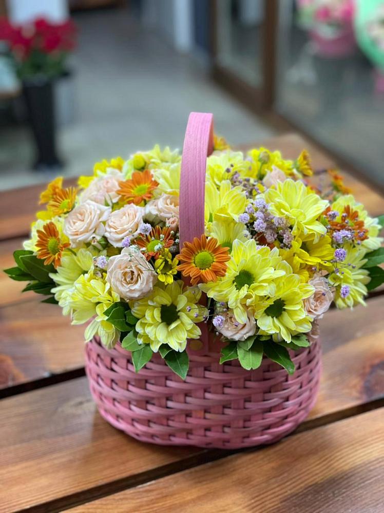 Цветочная композиция из Хризантемы и Розы в корзине в Жуковский