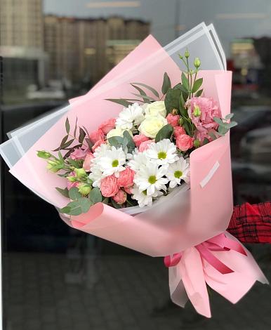 Букет цветов из: Розы, Лизиантусы и Хризантемы в Жуковский